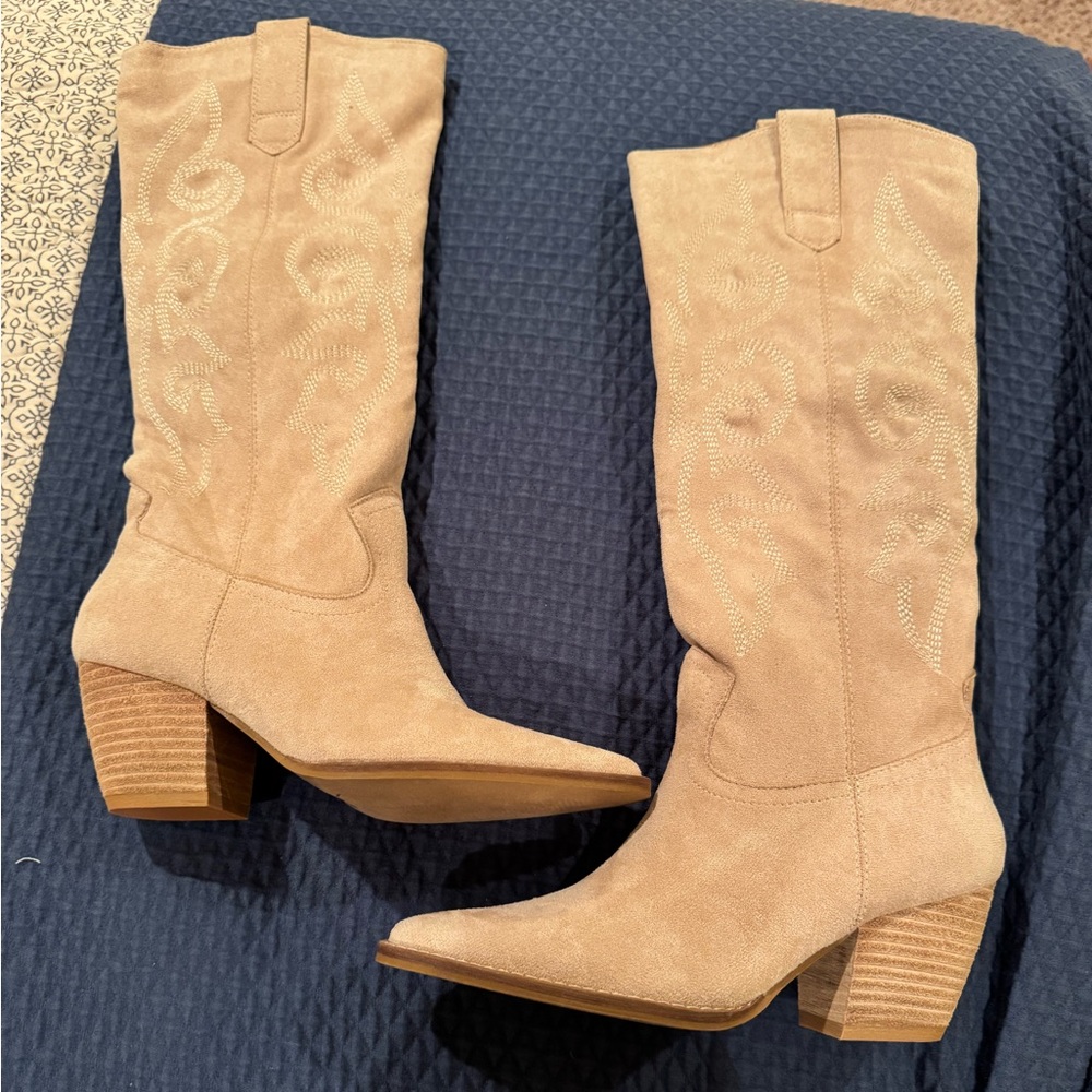 Taupe knee high boots. Size 5.5. Ccocci brand.